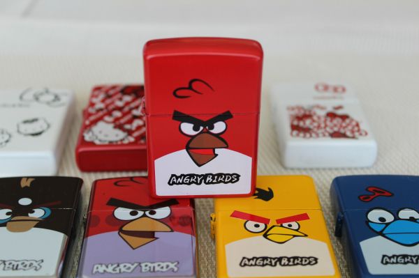 Isqueiro de querosene estilo Zippo angry birds vermelho