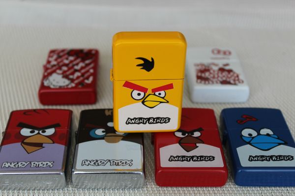 Isqueiro de querosene estilo Zippo angry birds amarelo